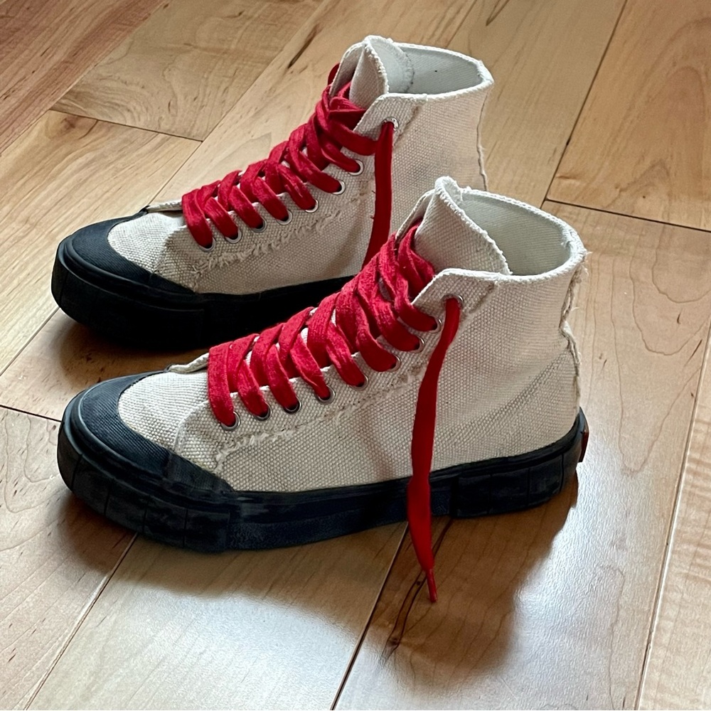 Good News sneakers Women’s size 8